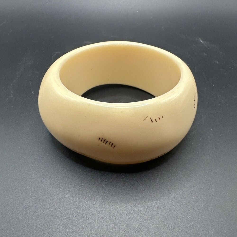 Vintage Bakelite Cream Bracelet